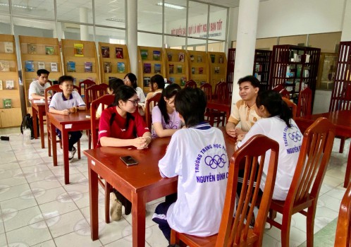NĐC Câu lạc bộ Đọc sách đến hoạt động và tham quan tại Thư viện tỉnh Đồng Tháp